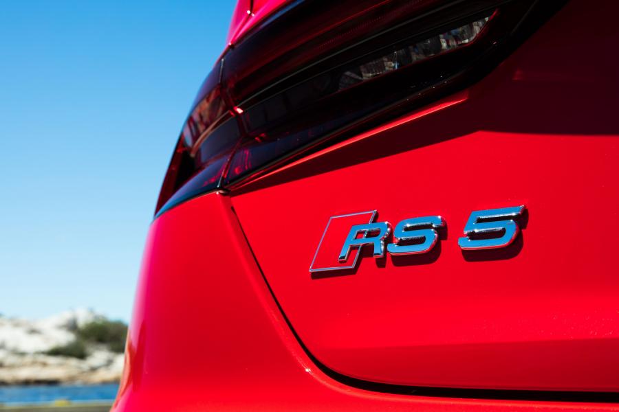 Логотип Audi RS5 Coupe 2017 года  (AU) (фото 19 из 35)